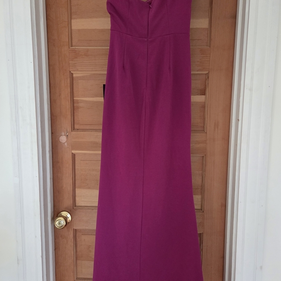 Elegant Magenta One-Shoulder Dress - Picture 10 of 11